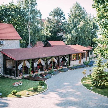 Curtea Boierului Hotel Peresecina Luaran gambar