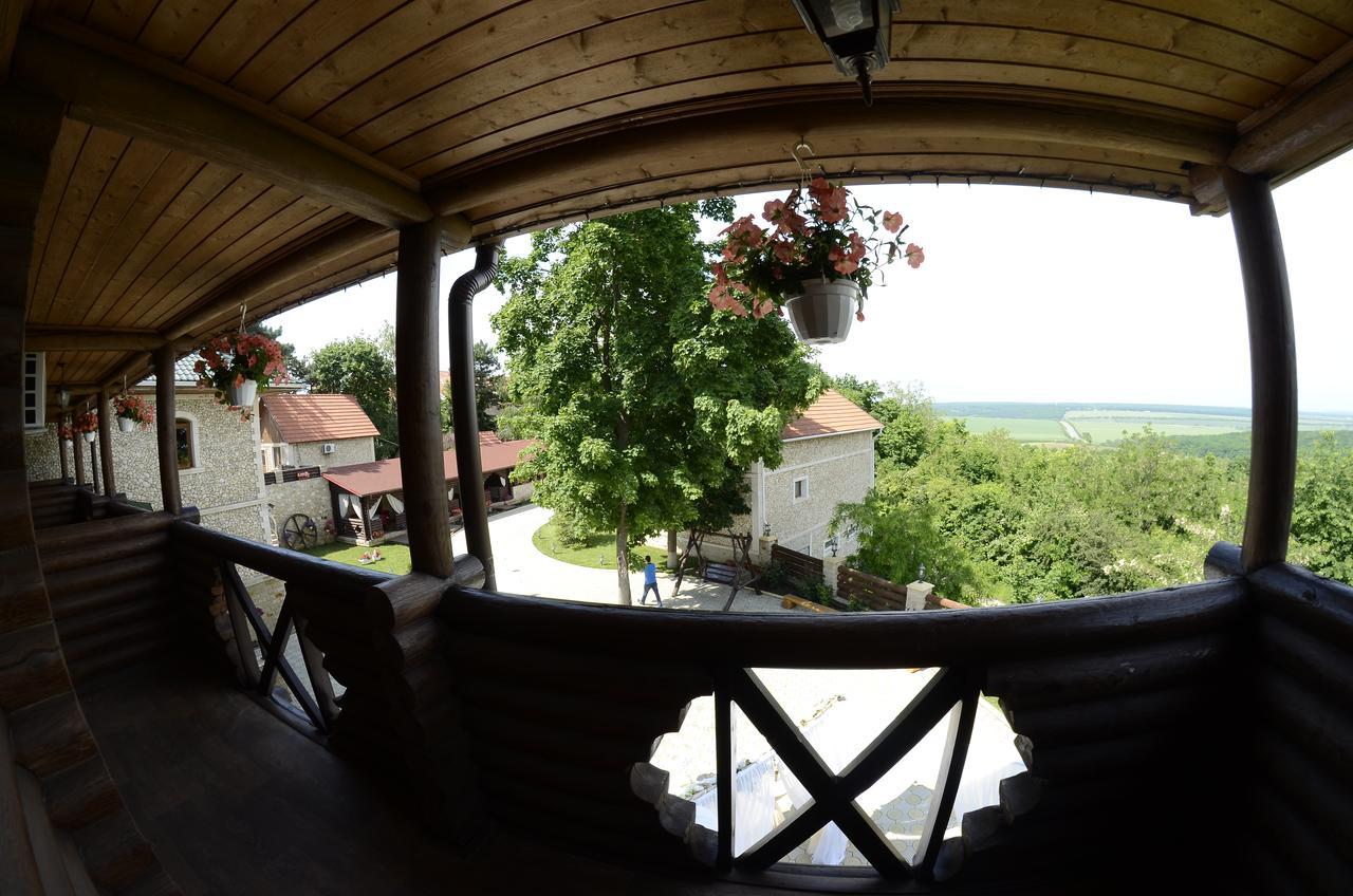 Curtea Boierului Hotel Peresecina Luaran gambar