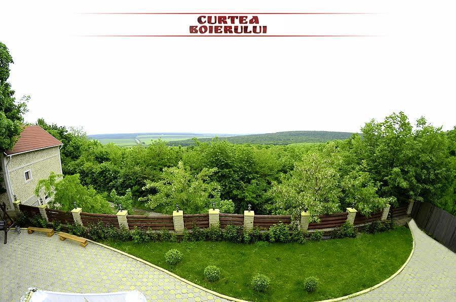 Curtea Boierului Hotel Peresecina Luaran gambar